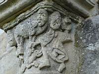 Saint-Julien-Du-Serre, Eglise romane, Chevet, Chapiteau (6)